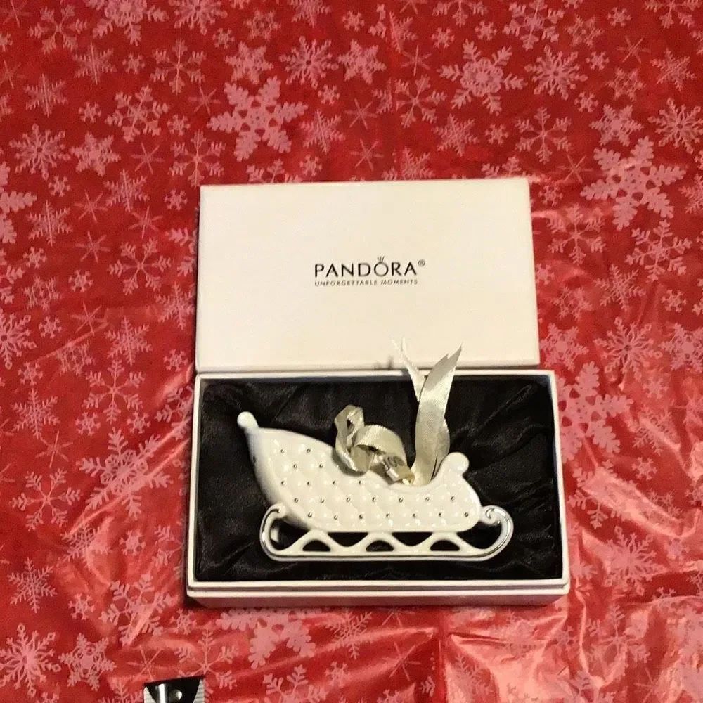 Ornament beautiful porcelain slay by Pandora
